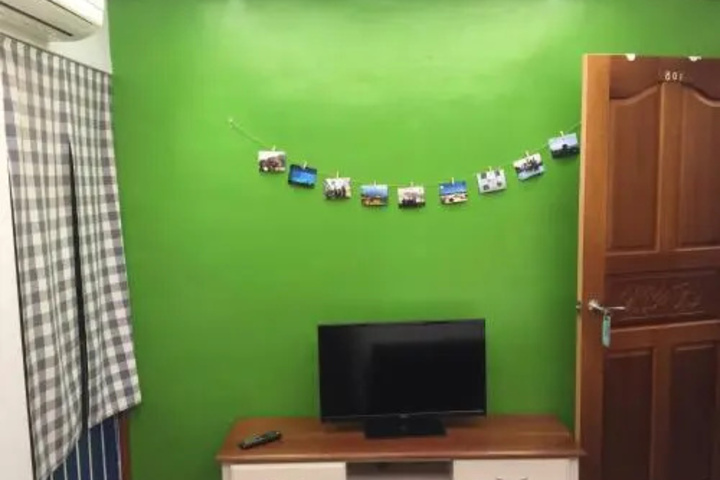Room 4 of 13