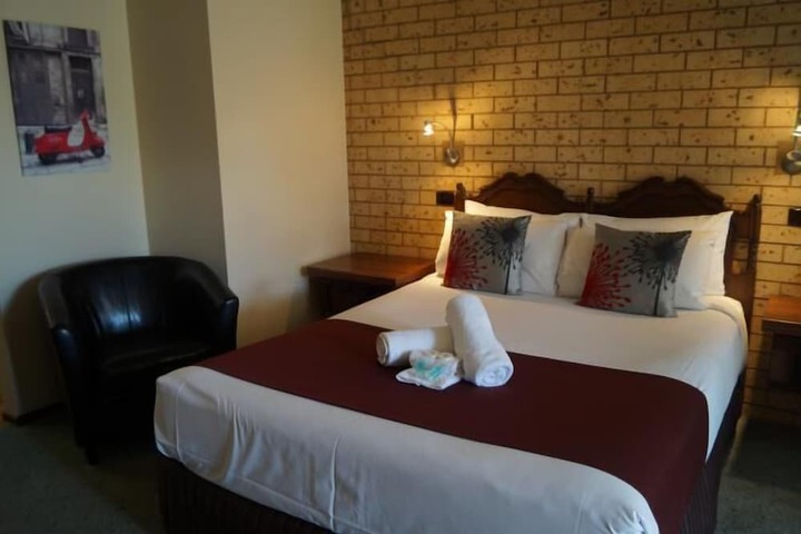 Room 6 of 43