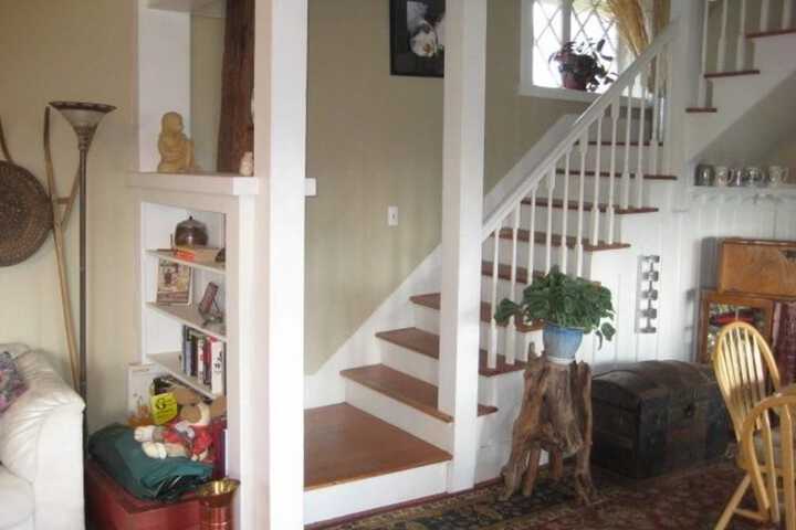 Photo of White Salmon Big Yellow House Holiday home 3 BestStayz.1