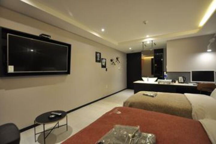 Room 41 of 76