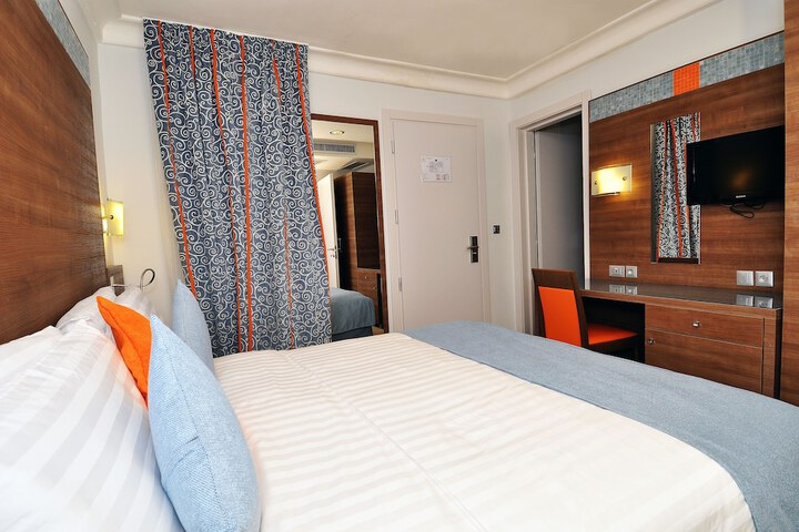 Room 13 of 53