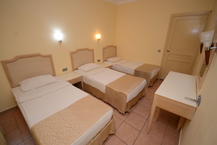Room 4 of 25