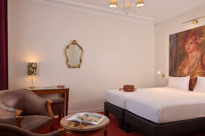 Room 13 of 34