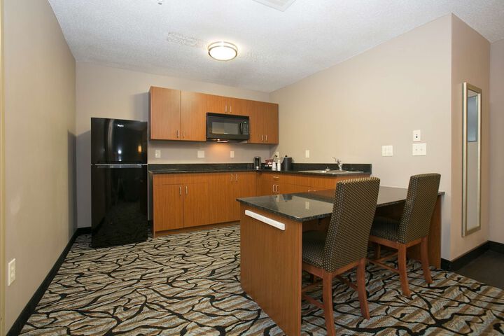 Suite 2 Queen Beds Sofa Bed Microwave and Refrigerator Full Breakfast (54 of 59)