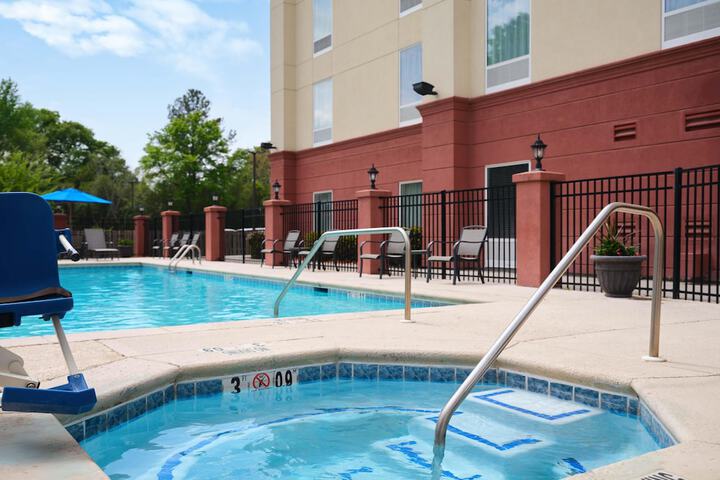 Hotel Pool
