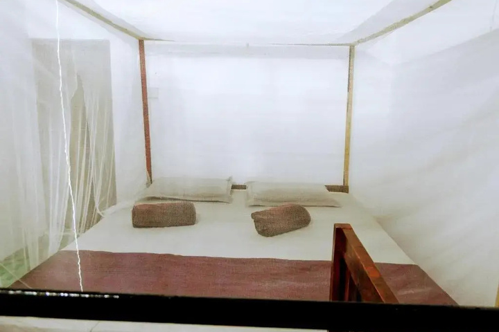 Room 6 of 15