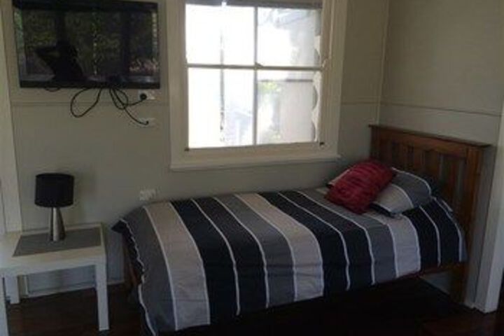 Room 5 of 16