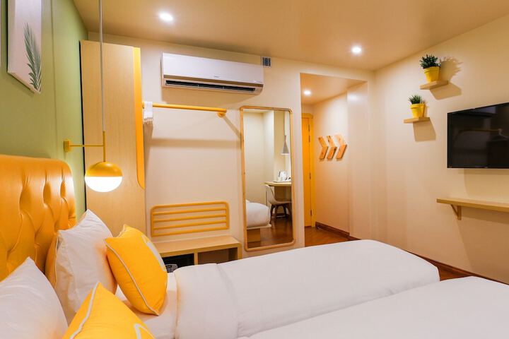 Room 17 of 32