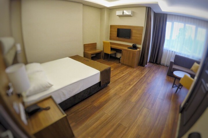 Room 7 of 48