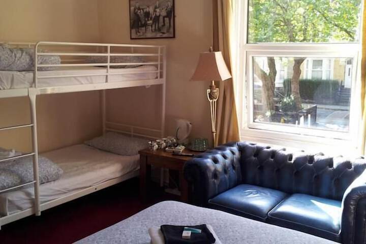 Room 5 of 17