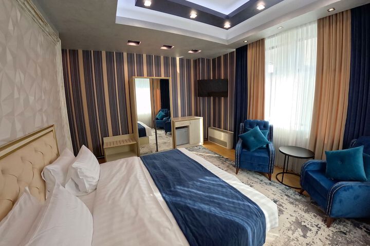 Room 2 of 25