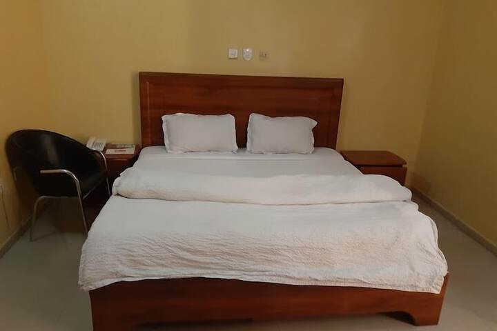 Room 4 of 63
