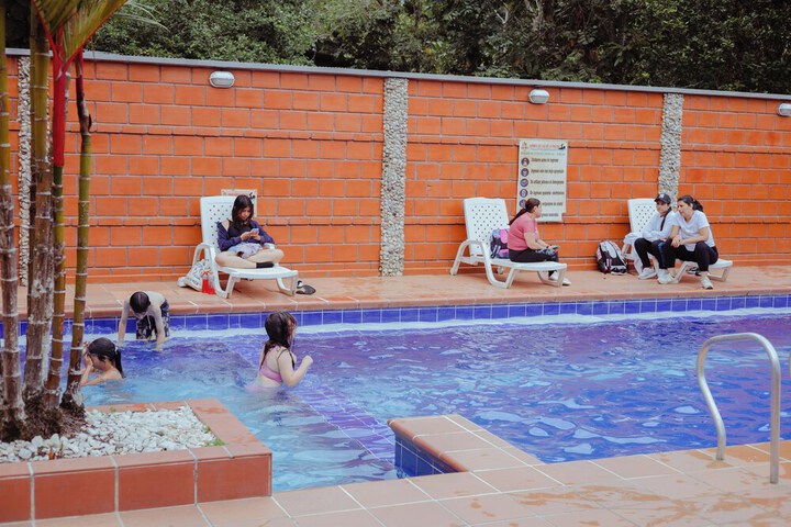 Pool 43 of 76