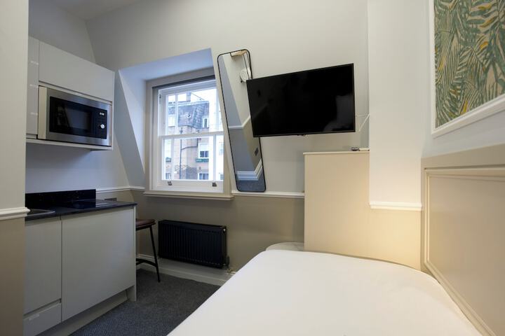 Room 2 of 24