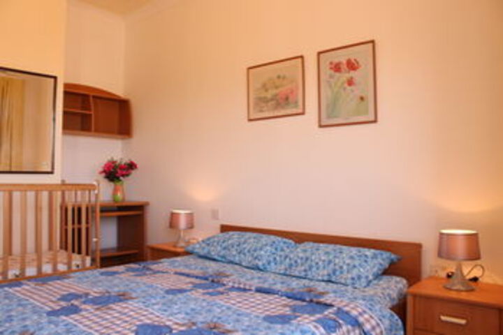 Room 6 of 18