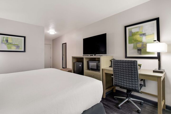 Room 10 of 30