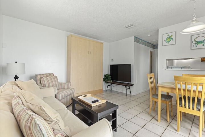 Room 9 of 25