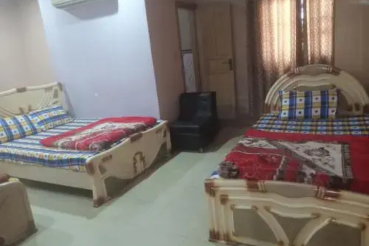Room 4 of 10