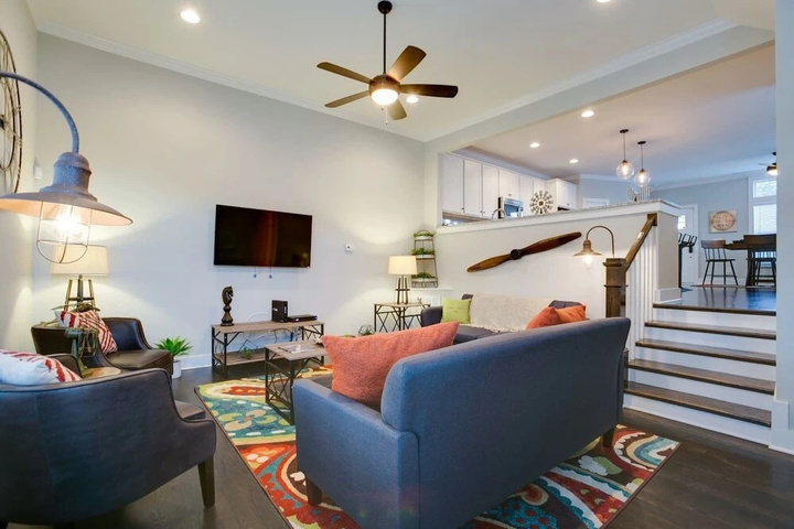 Image of Industrial 3br / 2.5ba Home Mins to DT by Domio