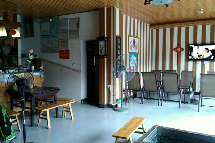 Huanglongxi Songyue Inn