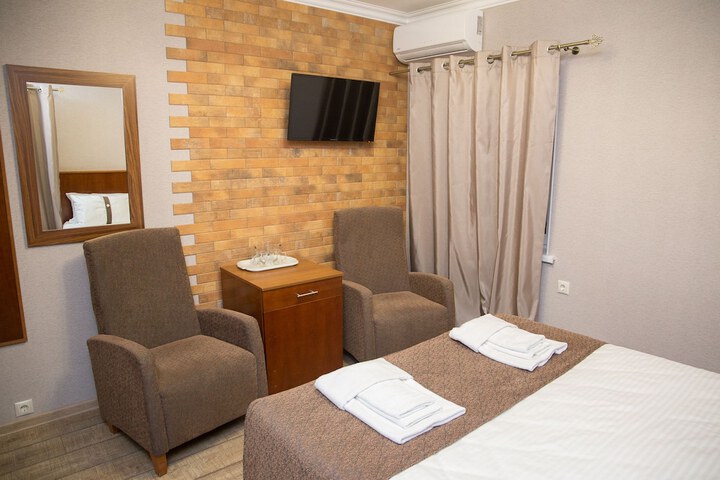 Room 15 of 38