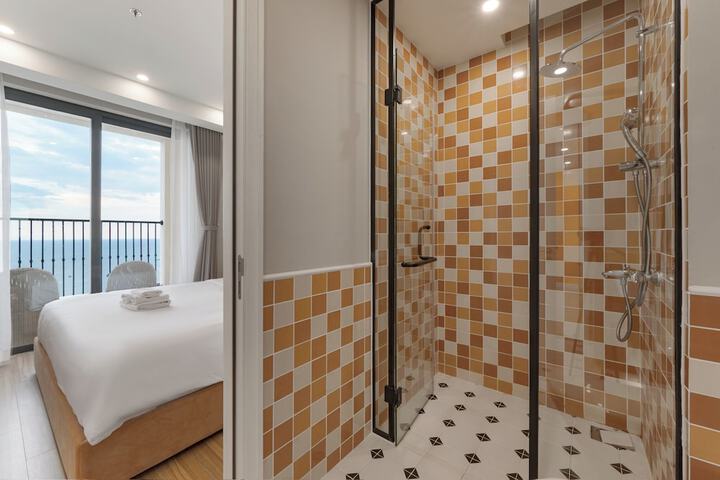 Room 369 of 501