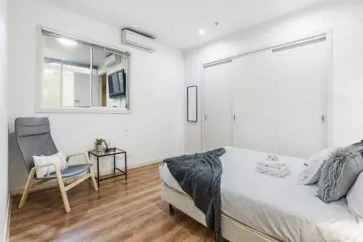 Room 4 of 10