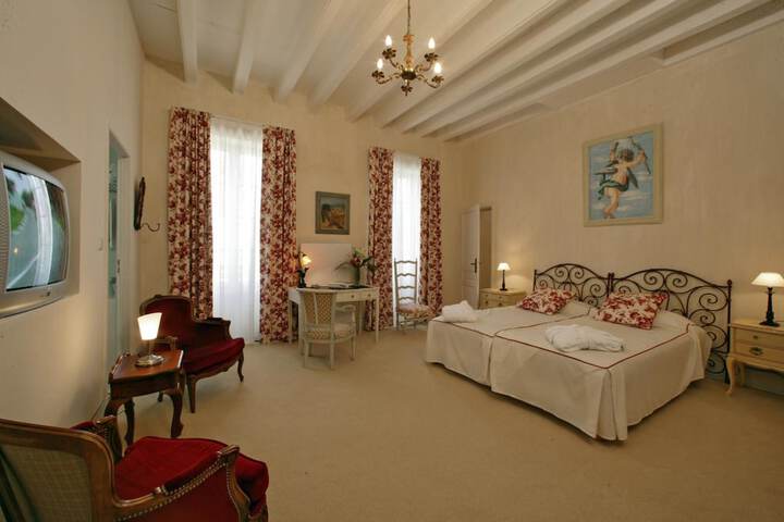 Room 5 of 43