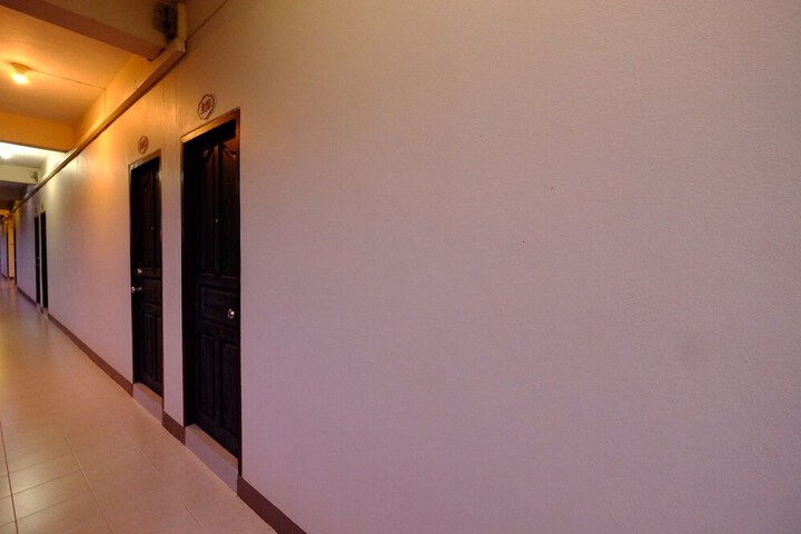 Ballroom/Hall 28 of 34