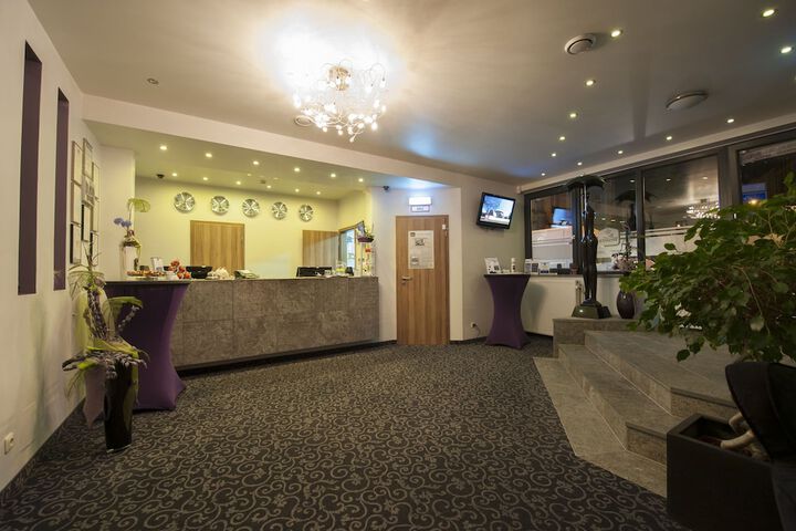 Guest Lobby