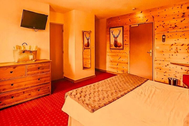 Room 10 of 118
