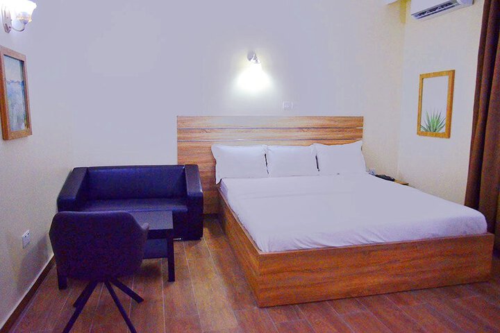 Room 27 of 44