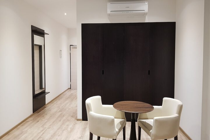 Room 21 of 34