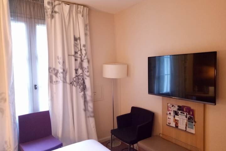 Room 7 of 94