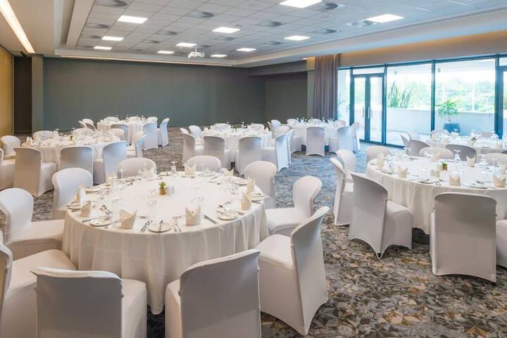 Ballroom/Hall 37 of 48