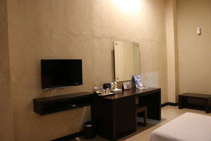 Room 14 of 33