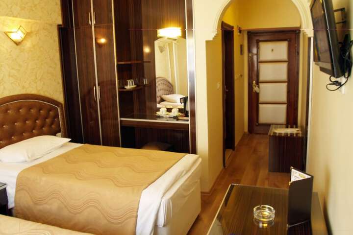 Room 10 of 31