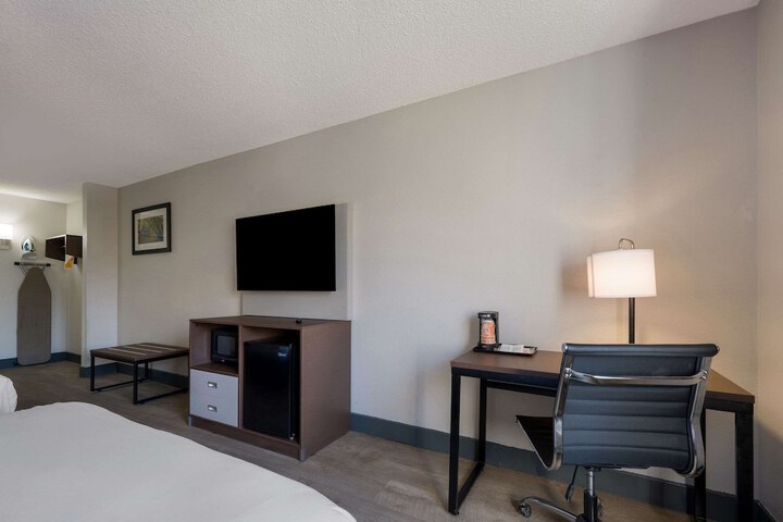 Room 16 of 37
