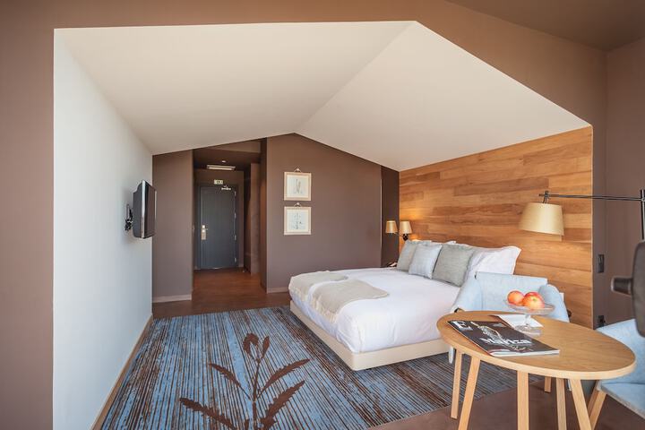 Room 8 of 64