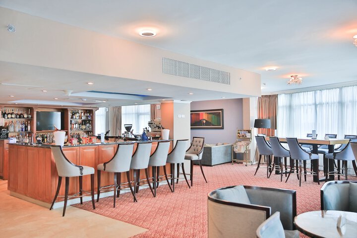Lounge 67 of 91