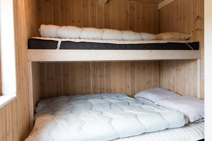 Room 5 of 16