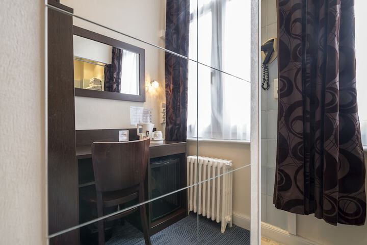 Room 37 of 70