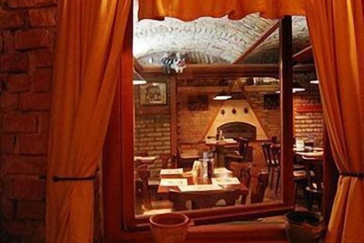 Dining 8 of 14