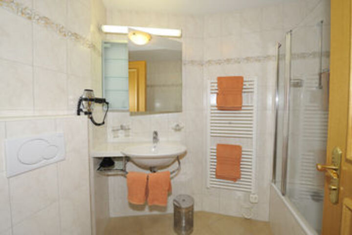 Room 6 of 73