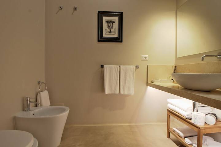 Room 28 of 46