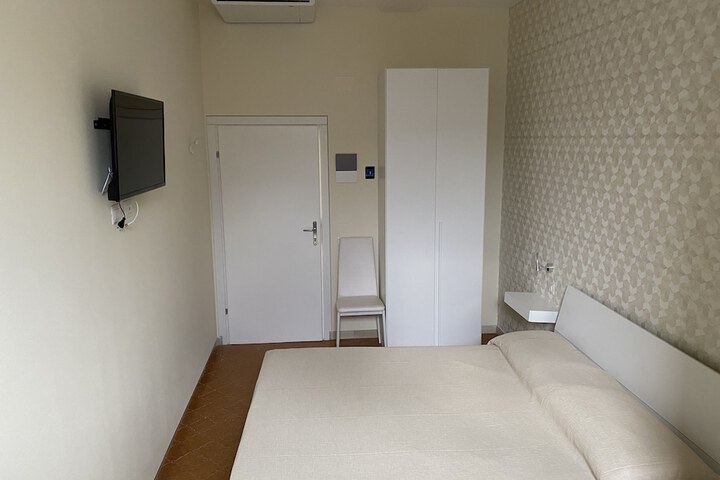 Room 53 of 99