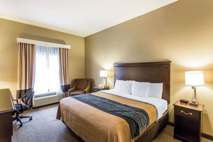 1 King Bed Efficiency (6 of 14)