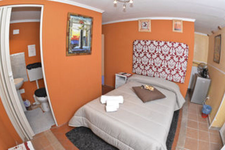 Room 11 of 16