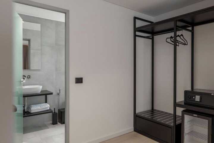 Room 82 of 100