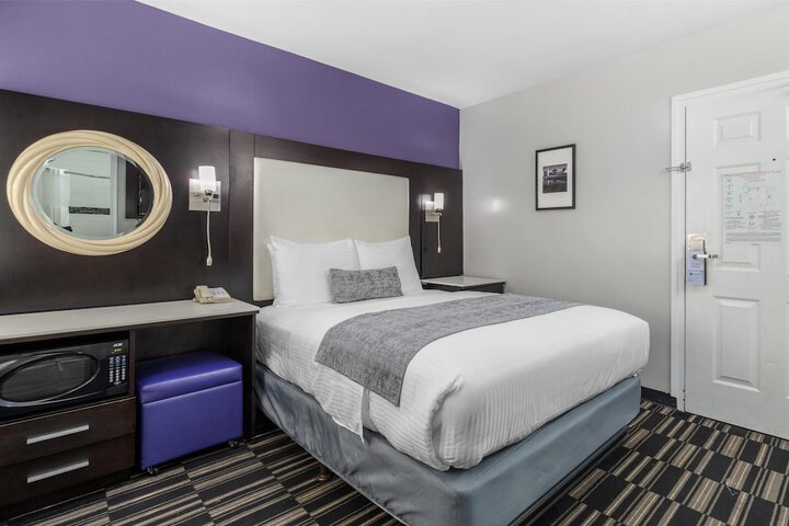 Room 16 of 39